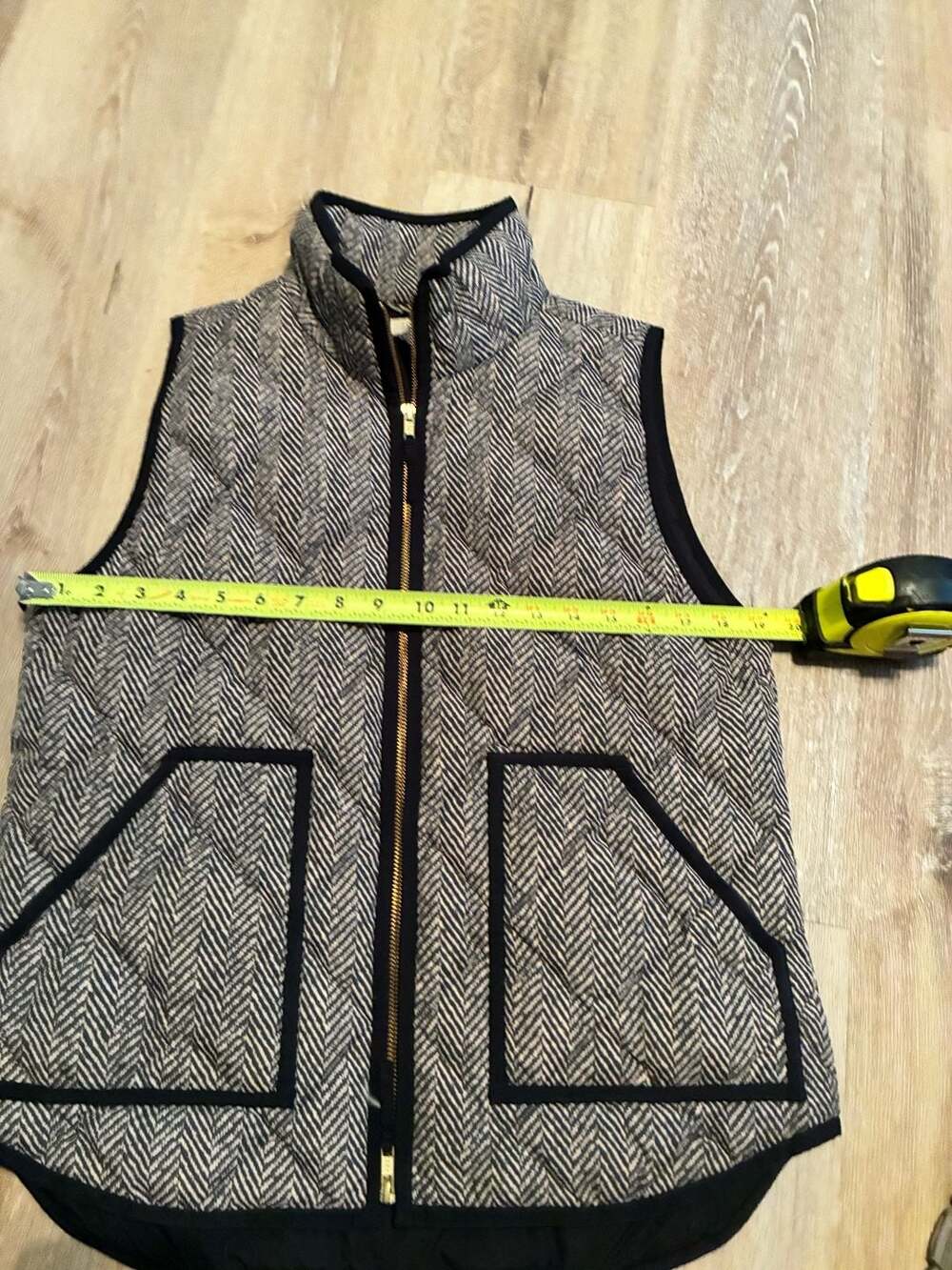 J.Crew Puffer Vest Size M Black White Herringbone Quilted Zip Front - Picture 6 of 9